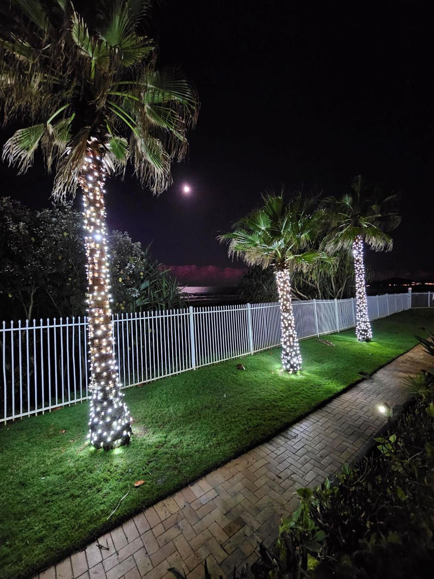 19Th Avenue On The Beach Gold Coast Exterior photo