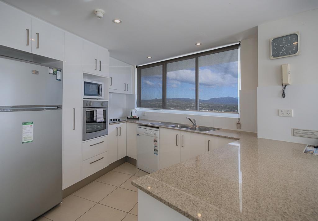 19Th Avenue On The Beach Gold Coast Exterior photo
